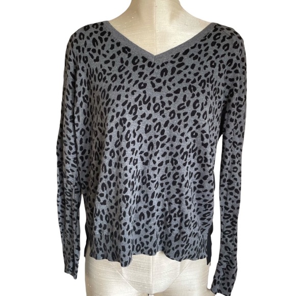 LOFT Tops - Ann Taylor Loft Grey Leopard Print Long Sleeve Top Size Small